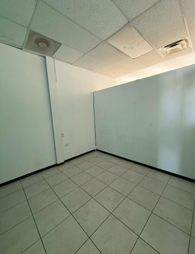 Se Renta Local Comercial En Plaza San Agustín