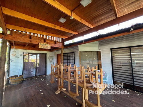 Linda Casa A Orilla De Lago