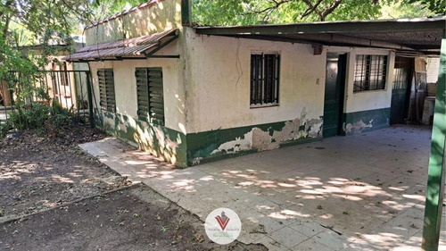 Casa En Venta Ubicada En Calle Los Alamos Entre Los Gladiolos Y Las Lilas. Villanueva, Buenos Aires.