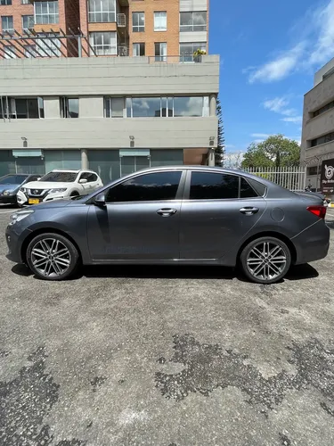 Kia Rio 1.4 automatico full