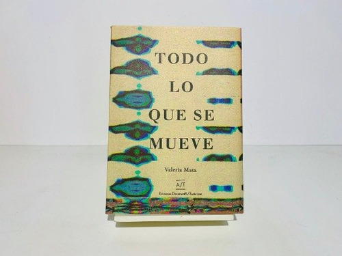 TODO LO QUE SE MUEVE, de Valeria Mata. Editorial Documenta/Escenicas, tapa blanda en español, 2023