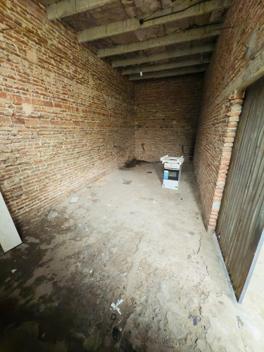 Casa Con Galpon, 2 Dormitorios, Patio, Apto Taller
