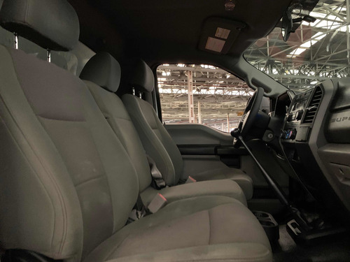 Imagen 10 de 12 de Ford F350 6.3l Xl Super Duty Std 6 Vel Caja Seca 2018