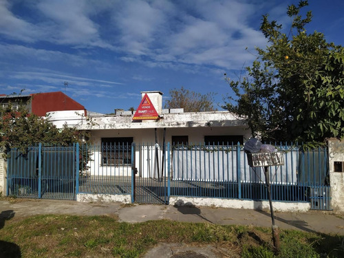 Oportunidad!!! Casa T/losa A Reciclar Sobre Amplio Lote!!!