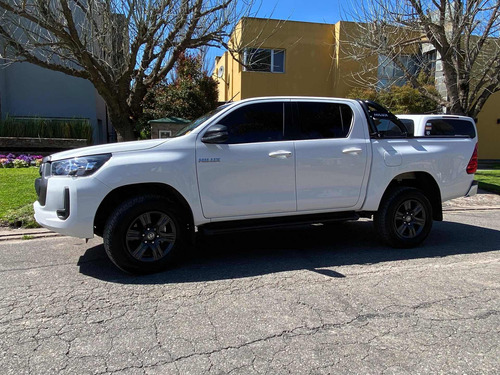 Imagen 4 de 11 de Toyota Hilux 2021 2.4 Cd Sr 150cv 4x2