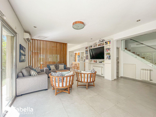 Venta De Casa En City Bell, Barrio El Quimilar