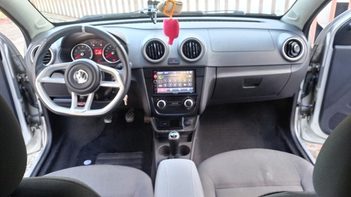 Imagem 8 de 12 de Volkswagen Voyage 2011 1.0 Vht Trend Total Flex 4p