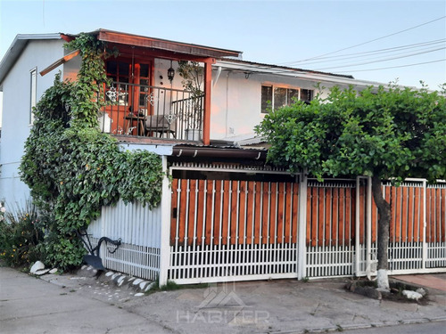 Amplia Casa Esquina En Venta De 3 Dorm. 2 Baños En Curicó