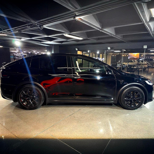 Tesla Model X 2023