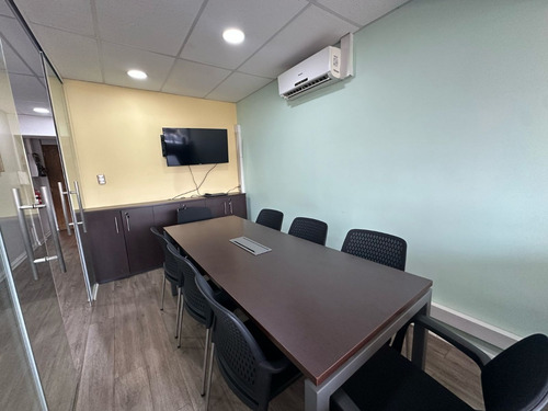 Arriendo Oficina 5 Privados, Sala De Reuniones, 2 Baños