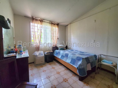 Amplia Y Confortable Casa En Venta Urb. Fundación Mendoza, Maracay 25-6542 Hc