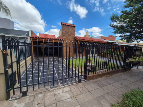 Casa En Venta Damian Garat 3025, Poeta Lugones, Córdoba, Argentina 4 Dormitorios