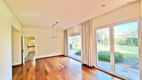 Imagen 13 de 30 de Casa Chalet Con Pileta En Venta - Las Lomas-golf, San Isidro