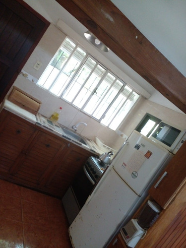 Imagen 6 de 12 de Casa De 2 Dormitorios Arbolada Y Perimetrada Al Sur De Parque Del Plata Bajada 1 (7 Cuadras De La Playa) Con Wifi Y Cable. Pet Frendly
