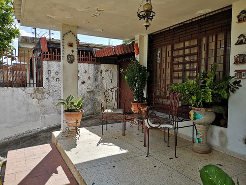 Imagen 2 de 7 de Venta De Amplia Casa (con Anexo) Cerca De La Urbanizacion Patarata, Barquisimeto
