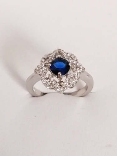 Imagen 2 de 2 de Anillo En Plata 925 Con Espinela Azul Blanco Corte Redondo