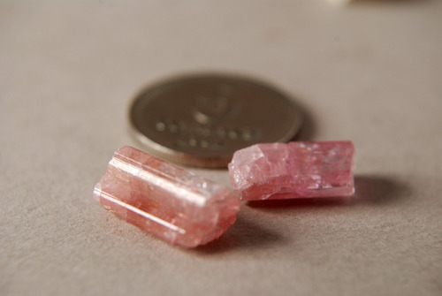 Imagen 2 de 2 de Piedra Turmalina Rosa Cristales De 2 Cm