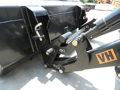 Imagen 7 de 13 de Pala Cargadora Frontal Para Tractor Marca Bison De 1200 Kg