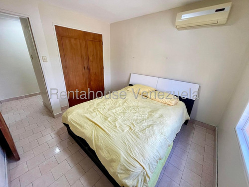 Hermoso Apartamento En Venta En Una De Las Zonas Mas Concurridas Al Este De La Ciudad,urb Club Hipico Las Trinitarias Barquisimeto - M -c -t- #// Monica Carrasquel, Rah Centro Occidente /*# Oportunida
