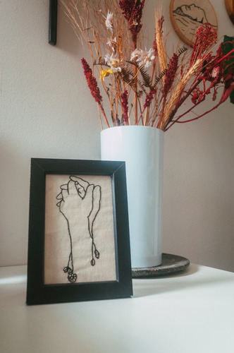 Imagem 2 de 7 de Quadro Bordado A Mão | Mãos