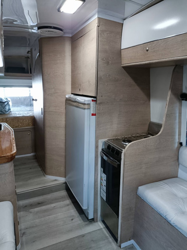 Imagen 2 de 10 de Motorhome Equipamiento