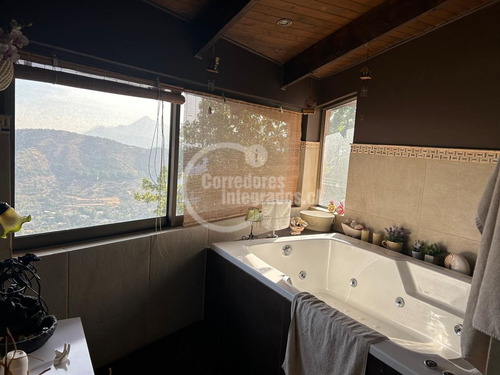 Casa En Venta De 3 Dorm. En Lo Barnechea Arrayán