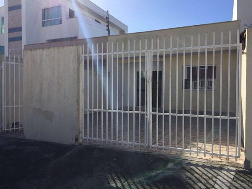 Imagem 9 de 14 de Duas Casas Geminadas Á Venda