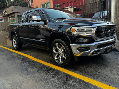 RAM Ram 5.7 Hemi Sport Black Package 4x4 At