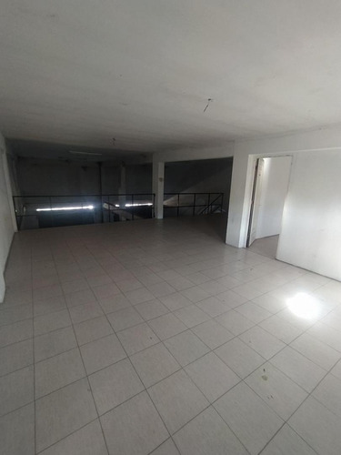 Alquilo En Trujui Local O Galpon De 220m2 Cubiertos Sobre Lote De 10x15 Mas Entrepiso De 70m2 F: 10253