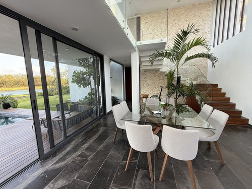Casa En Venta En Cabo Norte, Vista Al Lago, Mérida Yucatán