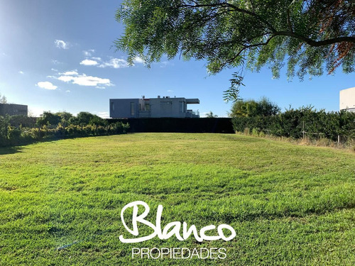 Imagen 2 de 8 de Oportunidad! Muy Lindo Lote De 806 Metros En El Barrio El Cantón - Norte