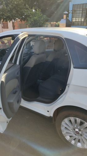 Imagem 8 de 12 de Fiat Grand Siena 2013 1.6 16v Essence Flex 4p