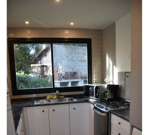 Imagen 8 de 16 de Casa En Bosque Peralta Ramos Para 2 Adultos Y Hasta 2 Niños
