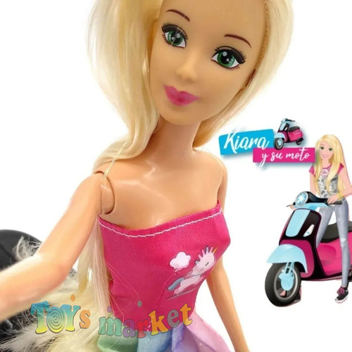 Poppi Kiara y su moto