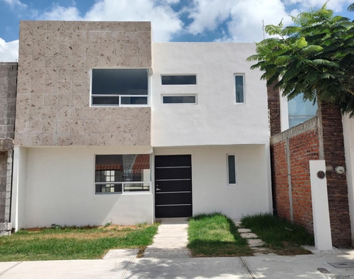 Casa En Venta En Residencial Las Trojes