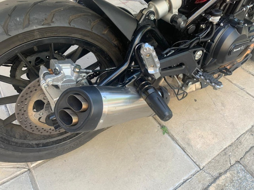 Benelli Leoncino 500 Inmaculada, Titular, Accesorios