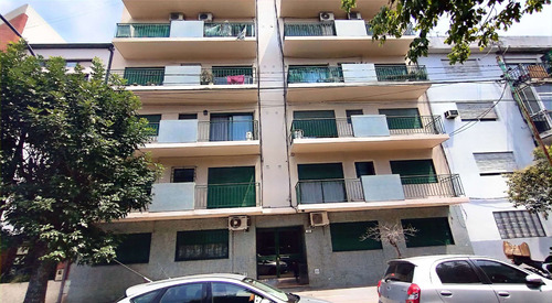 Depto. 2 Ambientes En Venta En Liniers Con Patio.