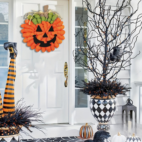 A Corona De Calabaza For Colgar En La Puerta De Halloween
