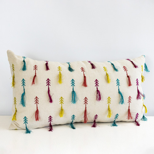 Cojín Con Flechas Bordadas Para Sala 66x35cm Multi Flechas