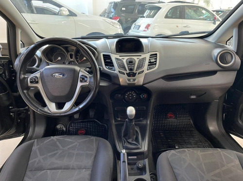 Ford Fiesta Kinetic Desing Titanium Año 2012 Color Negro
