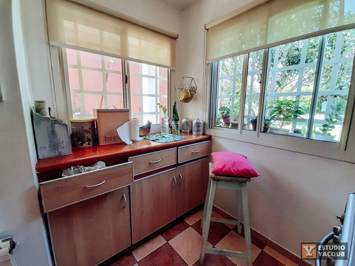 Casa 3 Dormitorios 3 Baños 2 Cocheras 1 Patio 196 Mts 2 Totales - Manuel B Gonnet