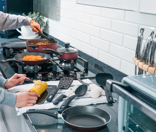 Batería Equipa Tu Cocina Cinsa Esencial De 15 Piezas Rojo
