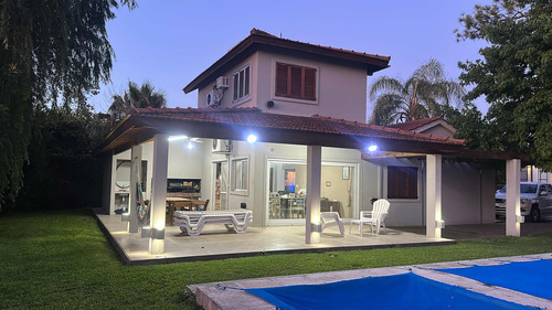 Casa Larena Country Club. 850 Metros De Terreno.