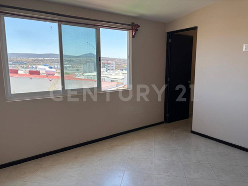 Casa En Renta En Condominio Bosque De Los Encinos El Mirador, Qro.