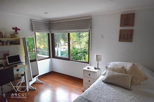 Casa En Venta De 6 Dorm. En Vitacura