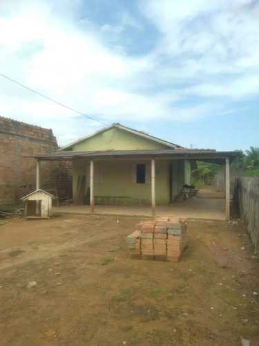 Casa De 3 Quartos E 1 Banheiro.