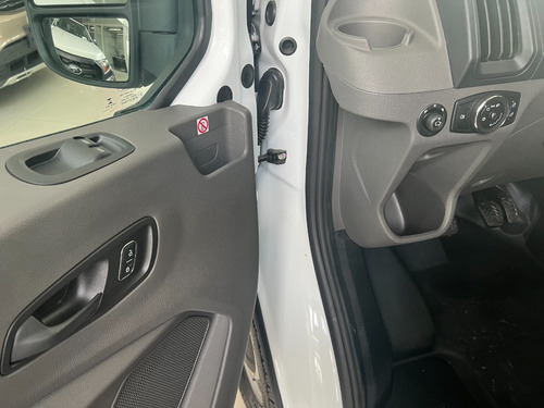 Imagen 15 de 19 de Ford Transit Furgo Largo