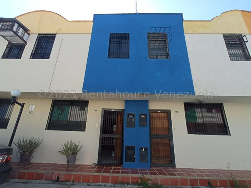 Hermoso Townhouse Amoblado En El Mejor Conjunto Residencial De Parque Valencia, Cocina Equpada Y Con Tope De Granito, Doble Entrada Con Porton Y Cerco Electrico, Camaras De Seguridad