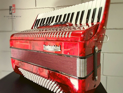 Sanfona/gaita/acordeon Todeskini 120 Baixos 7 Registros Cor Vermelho