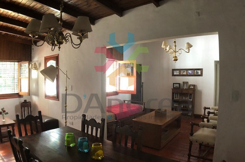 Venta / Oportunidad Casa En 104 Entre 107 Y 109 Mercedes (b)